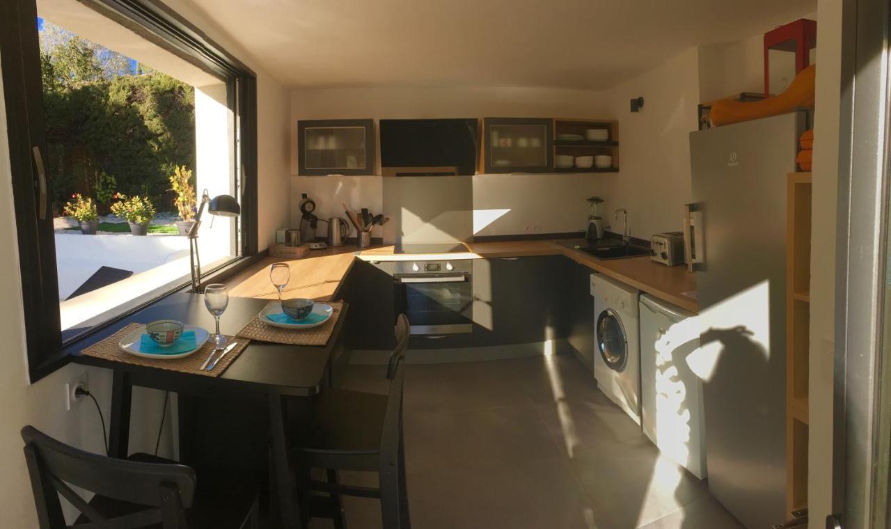 Bed,Kitchen And Swimming Pool Villa Esterel Saint-Raphaël Екстериор снимка