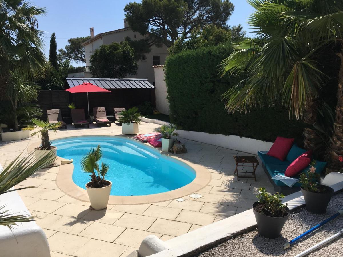Bed,Kitchen And Swimming Pool Villa Esterel Saint-Raphaël Екстериор снимка