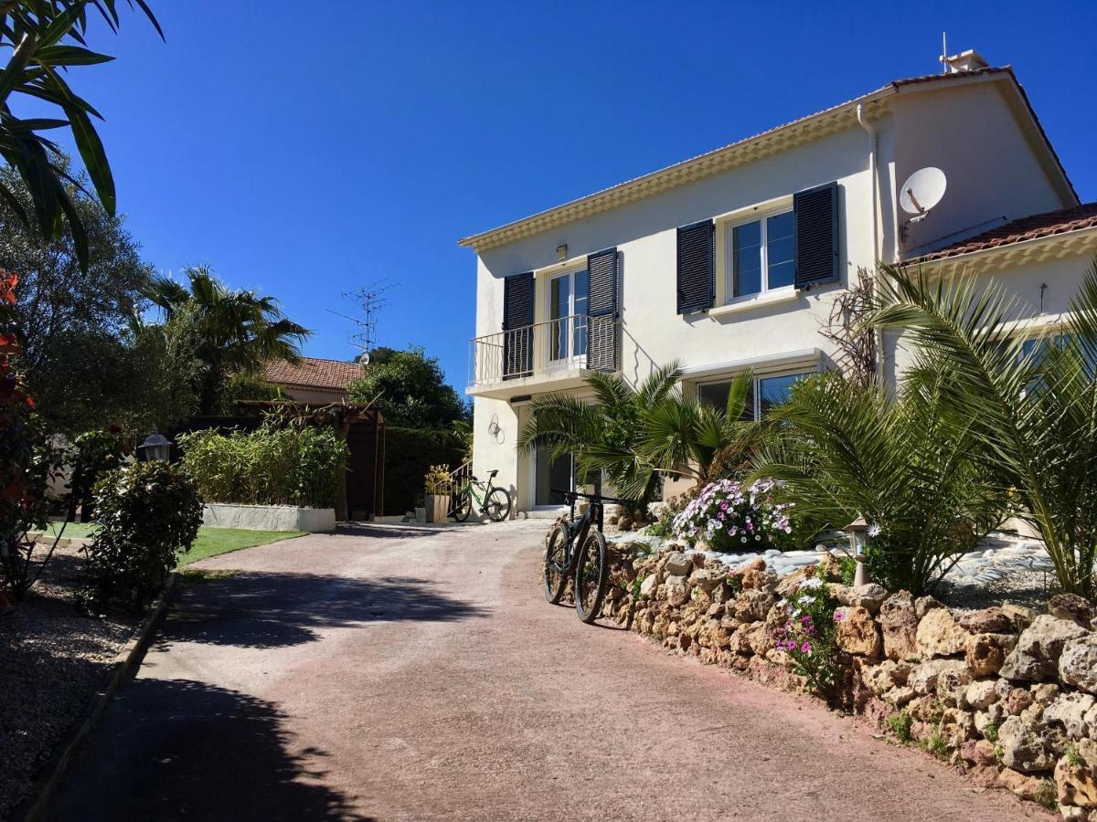 Bed,Kitchen And Swimming Pool Villa Esterel Saint-Raphaël Екстериор снимка