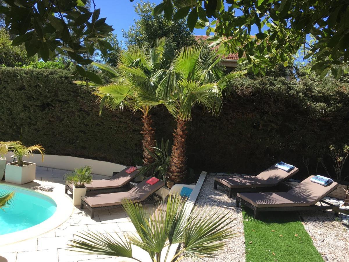 Bed,Kitchen And Swimming Pool Villa Esterel Saint-Raphaël Екстериор снимка