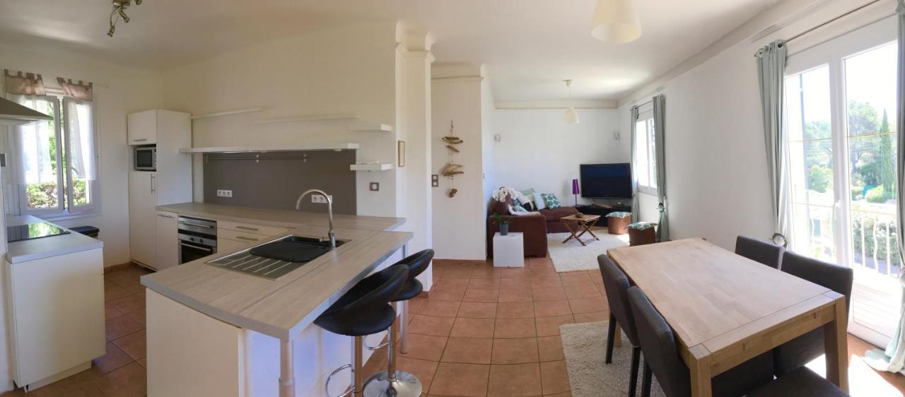 Bed,Kitchen And Swimming Pool Villa Esterel Saint-Raphaël Екстериор снимка