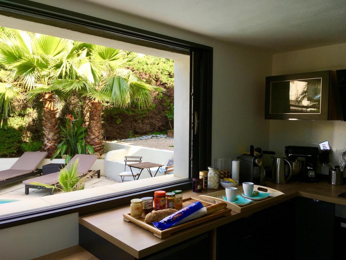 Bed,Kitchen And Swimming Pool Villa Esterel Saint-Raphaël Екстериор снимка